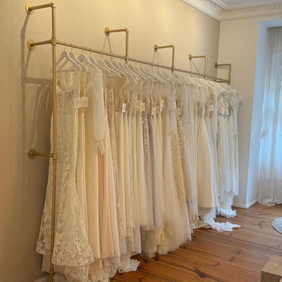 KIM 4 Gold mit Brautkleidern